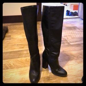 Black heeled boots